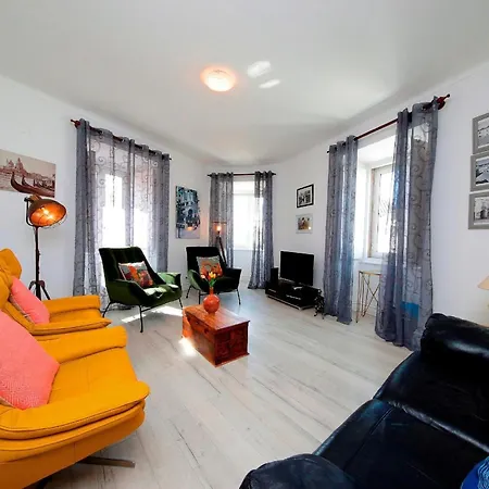 Apartment Ponte Romana-riverside With Sun Terrace